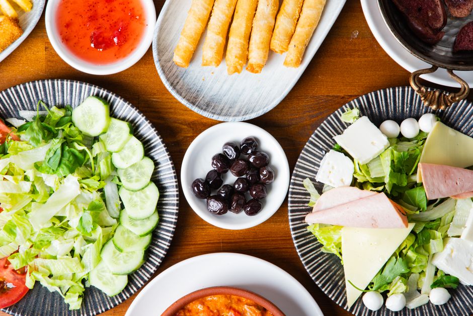Starting Small With Sustainable Weight Change Versus Crash Diets, Day by Day